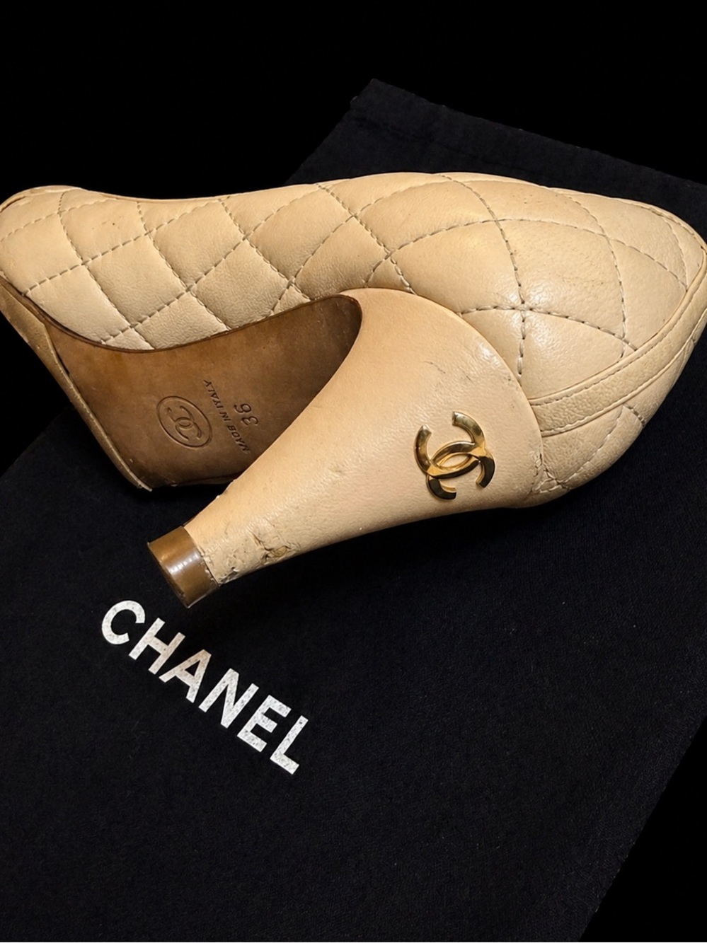 CHANEL Quilted Cap Toe CC Pumps in Beige & Black Leather - Picture 13 of 14
